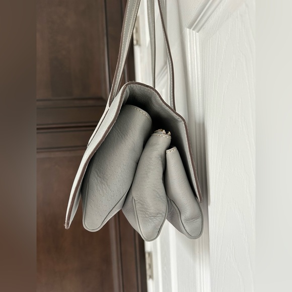 Beautiful authentic Salvatore Ferragamo grey shoulder bag - Picture 4 of 11